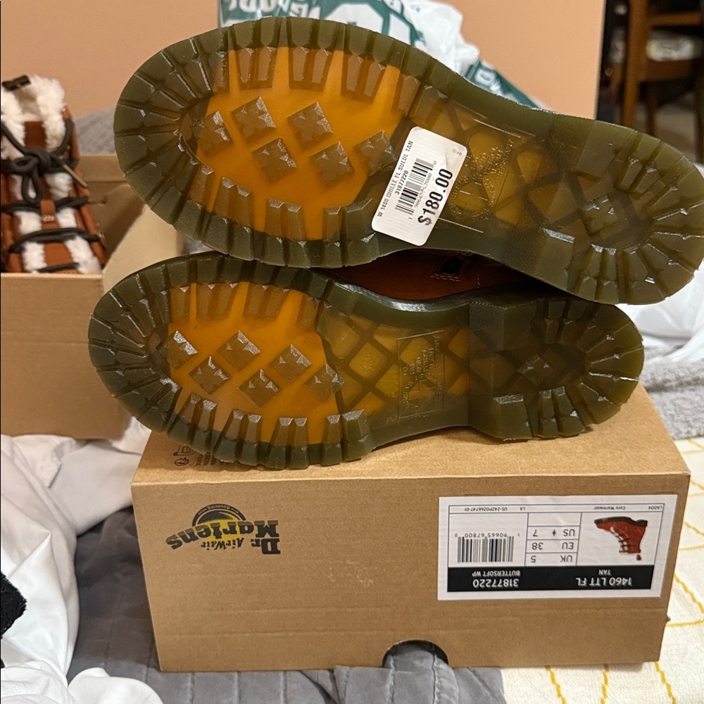 Dr. Martens 1460 Fur Lined Buttersoft Lace Up Boots Tan Brown Women’s New NWOB - Picture 4 of 7